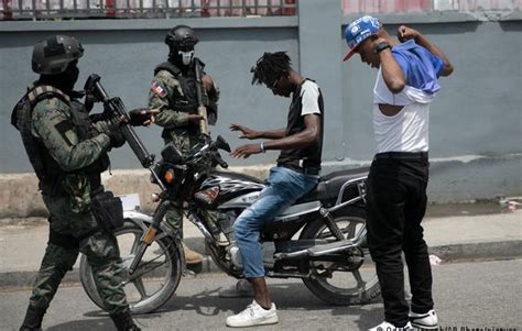 Con Machetes Y Piedras Residentes Combaten Pandillas En Hait Grupo