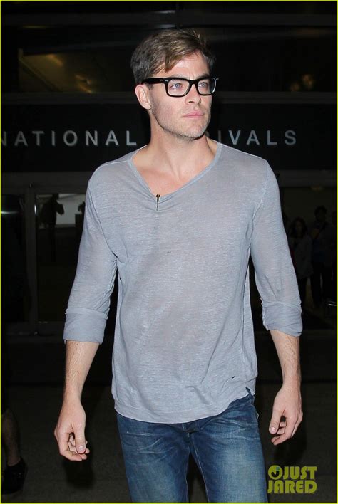 Photo Chris Pine Nerdy Glasses Lax Airport 03 Photo 3559227 Just