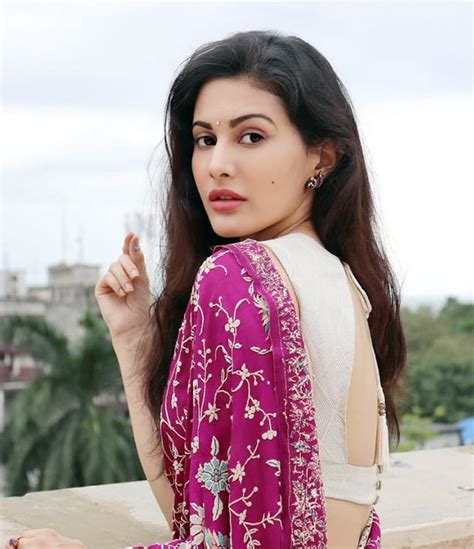 Actor Amyra Dastur Wears Beautifully Printed Pink Saree With Backless