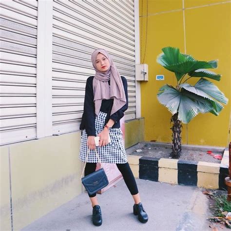 20 Inspirasi Outfit Legging Hijab Dan Non Hijab Hai Gadis