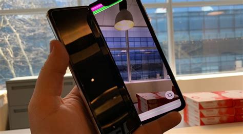 Складные экраны телефонов Samsung Galaxy Fold начали массово ломаться ...