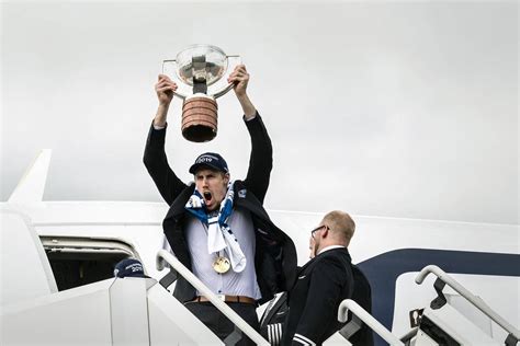 Katso kuvakooste: Suomen kultaleijonat saapuivat tyylillä Helsinkiin ...