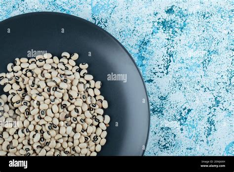 White Raw Beans Hi Res Stock Photography And Images Alamy