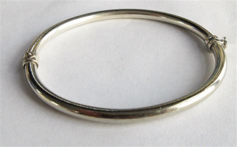 Stunning Sterling Silver Hinged Bangle Bracelet