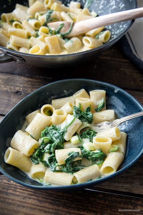 Nudeln mit Käse Sahne Sauce und Spinat Madame Cuisine