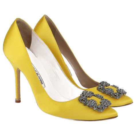 Manolo Blahnik Yellow Hangisi Crystal Embellished Pumps Cloth Ref