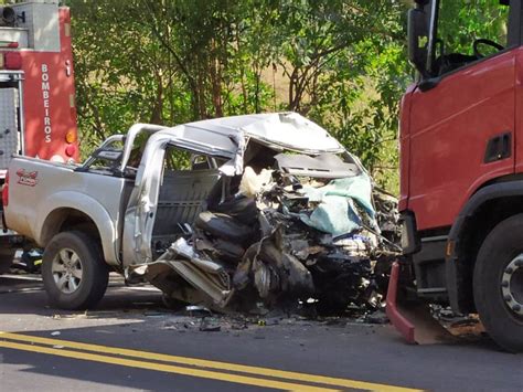 Duas Pessoas Morrem Em Acidente Entre Hilux E Carreta Na Br