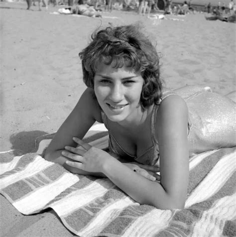 VINTAGE PRETTY BRUNETTE Negative 1950s BEACH POSE 3 22 PicClick UK