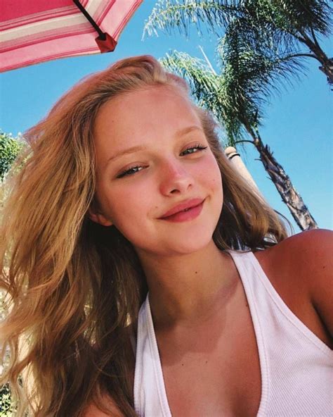 Hot Sexy Amiah Miller Bikini Pics