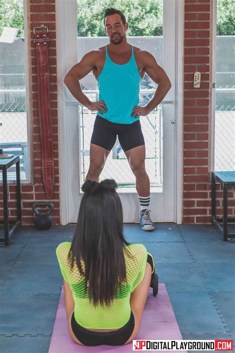 Sporty Latina Tia Cyrus Gets Fucked In The Gym Photos Johnny Castle MILF Fox