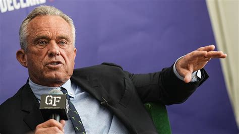 Rfk Jr Acumula Una Deuda De 1 4 Millones De Dólares Con Una Empresa De