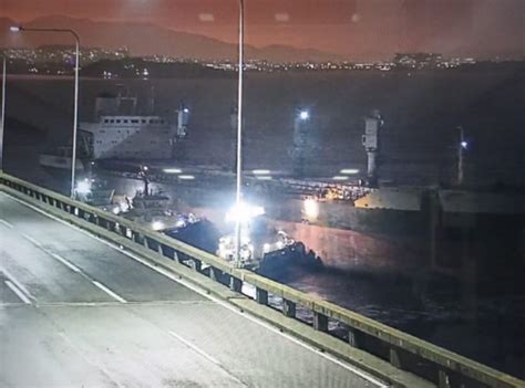 Vídeo Mostra Momento Em Que Navio à Deriva Bate Em Ponte Rio Niterói