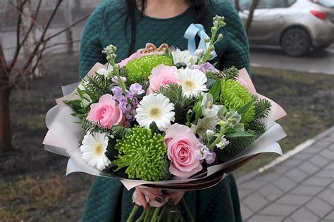 Красивые букеты из живых цветов (50 фото)