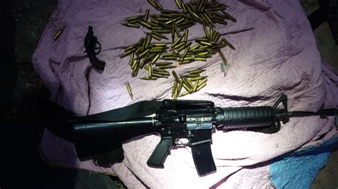רובה M16 ותחמושת רבה נמצאו בידיו של ערבי מחברון - 0404