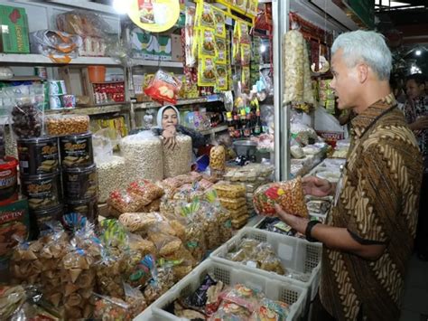 Jelang Lebaran Ganjar Cek Harga Kebutuhan Pokok Di Pasar Kudus