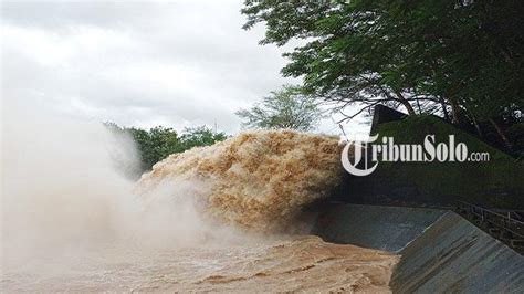 Debit Pintu Air Waduk Gajah Mungkur Wonogiri Ditambah Tanda Siaga