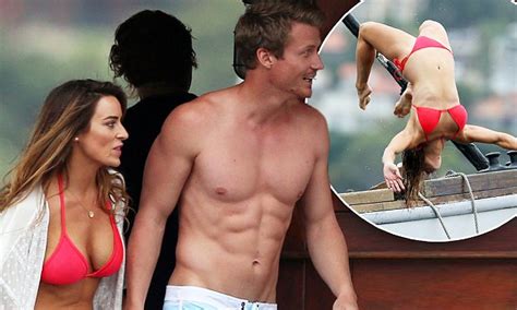 The Bachelor S Richie Strahan Gets Handsy With Bikini Clad Brunette In