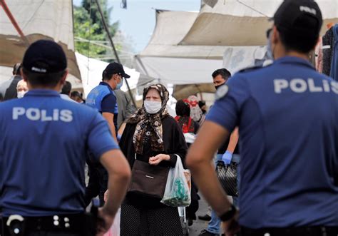 Turquía La Policía de Turquía detiene a medio centenar de personas en