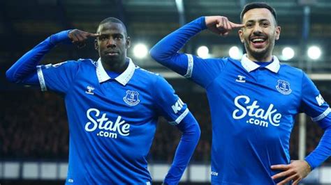 Everton Chelsea Abdoulaye Doucoure And Lewis Dobbin Score For