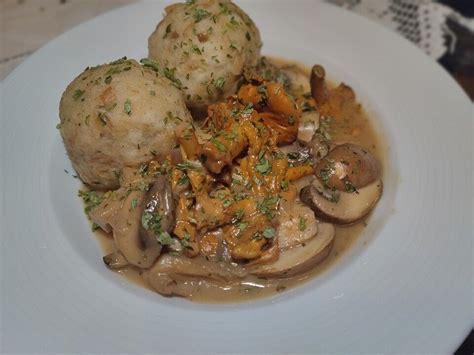 Vegane Semmelknödel mit Pilzragout von vitality13 Chefkoch