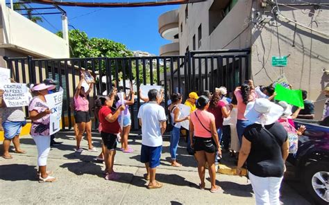 Familiares protestan en la Fiscalía por muerte de joven en anexo El