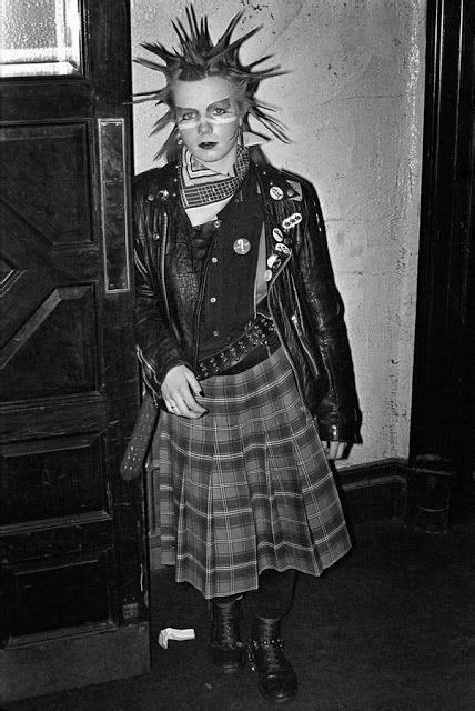 Épinglé Par Crimsonrose Sur Fashion Mode Punk Des Années 80 Style