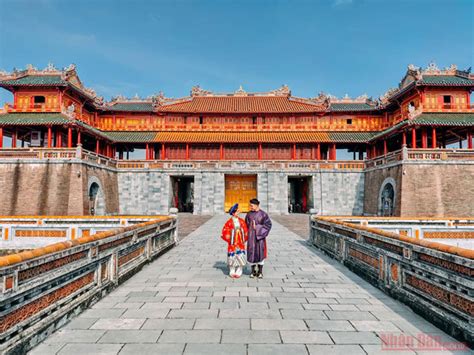 Vietexplorer.com - Admiring slice of time on vestige in Hue Imperial Citadel