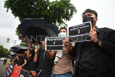 AKSI KAMISAN TUNTUT USUT TRAGEDI KANJURUHAN ANTARA Foto