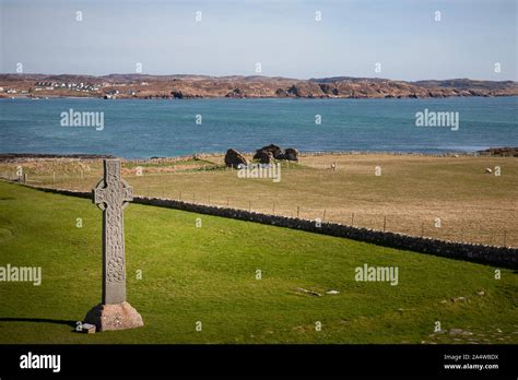 celtic cross on iona Stock Photo - Alamy