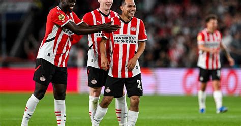 83 días después Chucky Lozano volvió a las canchas con el PSV