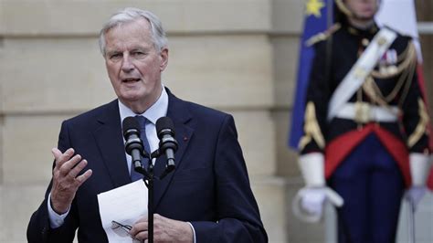 Michel Barnier Voque Les Personnes Modestes Lors De La Passation