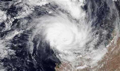 Cyclone Mocha Hits Myanmar Bangladesh Coastline Over Lakh People