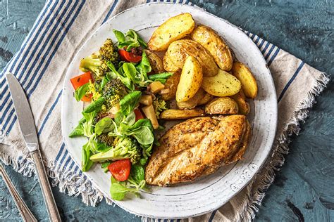 Gemarineerde Kipfilet Met Ovenkrieltjes Een Salade Van Warme Groenten