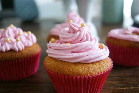 Voici La Petite Recette Du Lundi Des Cupcakes Amande Avec En Guise De