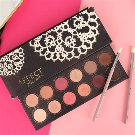 Blog Ekobieca Pl Paleta Cieni Do Powiek Nude Przegl D Najlepszych Palet Do Makija U