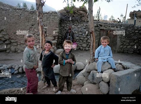 Afghanistan family children Fotos und Bildmaterial in hoher Auflösung