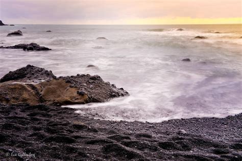 Reynisfjara Den Farliga Svarta Stranden Island