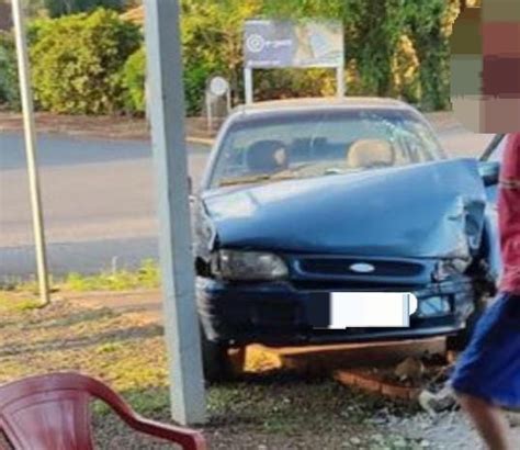 Motorista Embriagado Colide Carro Contra Poste E Pilar De Bar No