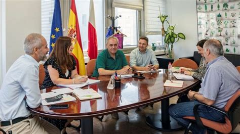 UGT El consejero de Educación promete a UGT que el inicio del curso