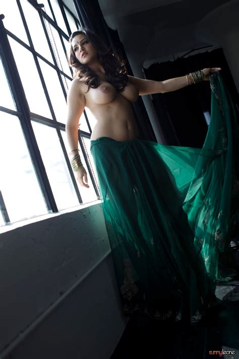 Angelic Indian MILF Sunny Leone Shows Her Juicy Fake Tits All Nude PornPics