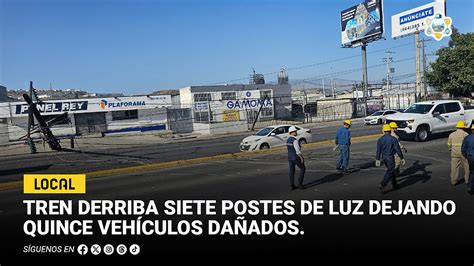 Tren derriba siete postes de luz dejando quince vehículos dañados