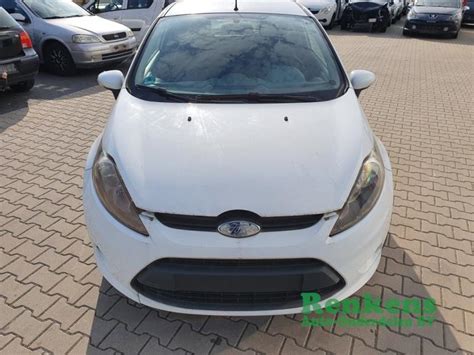 Ford Fiesta VII 1 25 16V Épave 2011 Blanc