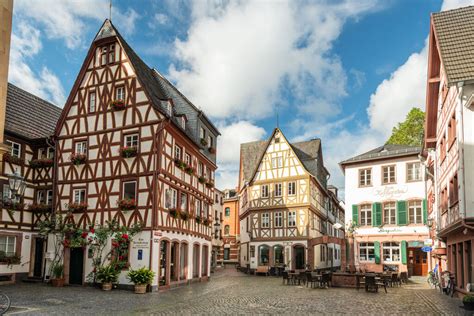 Half-timbered houses in the old town of Mainz (c) Rheinland-Pfalz ...