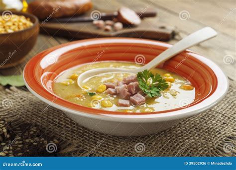 Erbsensuppe Mit Wurst Stockfoto Bild Von Narcotize Gekocht