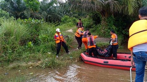 Tubuh Pria Tanpa Identitas Ditemukan Mengambang Di Sungai Siak