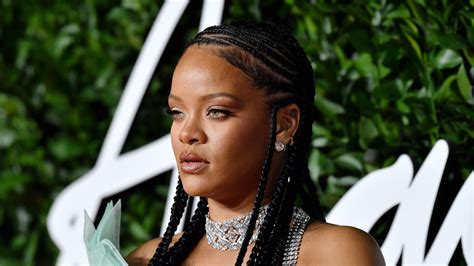 Rihanna su música sus premios y carrera como empresaria de moda y