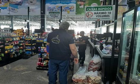 Supermercado Da Zona Sul De Manaus Autuado Por Vender Produtos