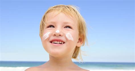 19 Steps to Putting Sunscreen on Your Kids - BonBon Break