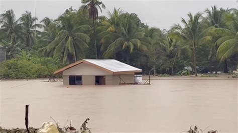 Aux Philippines Des Inondations Et Des Glissements De Terrain Font Des