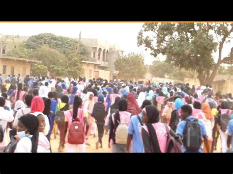 Serie De Manifestations Des Eleves Du Lycee Au Senegal Pour La Revision